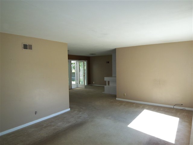 227 East High Point Road Peoria, IL 61614 - Photo 6 of 15 Gallery Image 6