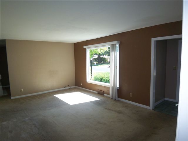 227 East High Point Road Peoria, IL 61614 - Photo 7 of 15 Gallery Image 7