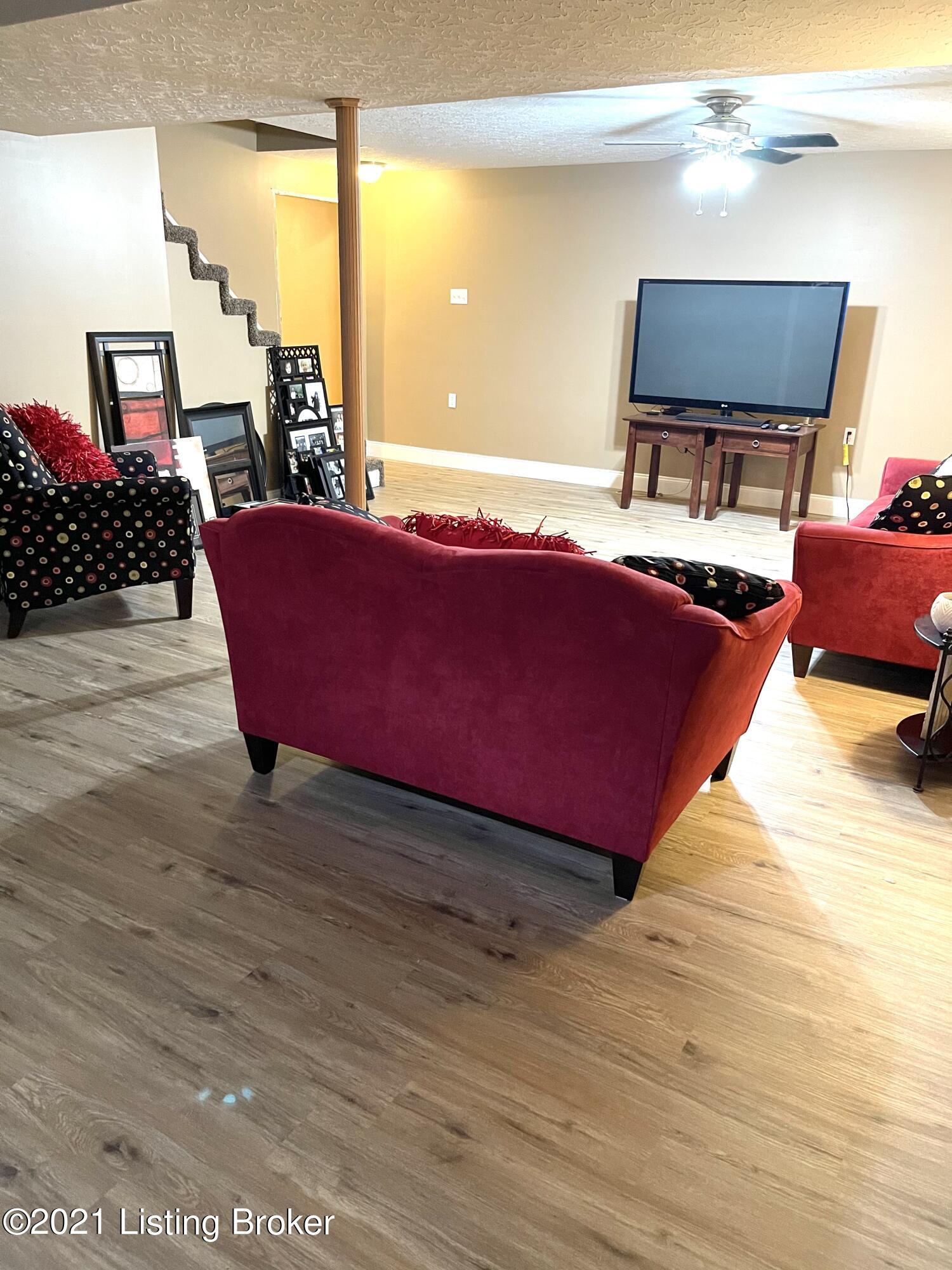 11901 East Orell Road Louisville, KY 40272 - Photo 31 of 36 126D0635-D970-4E41-8120-335E412E9A67