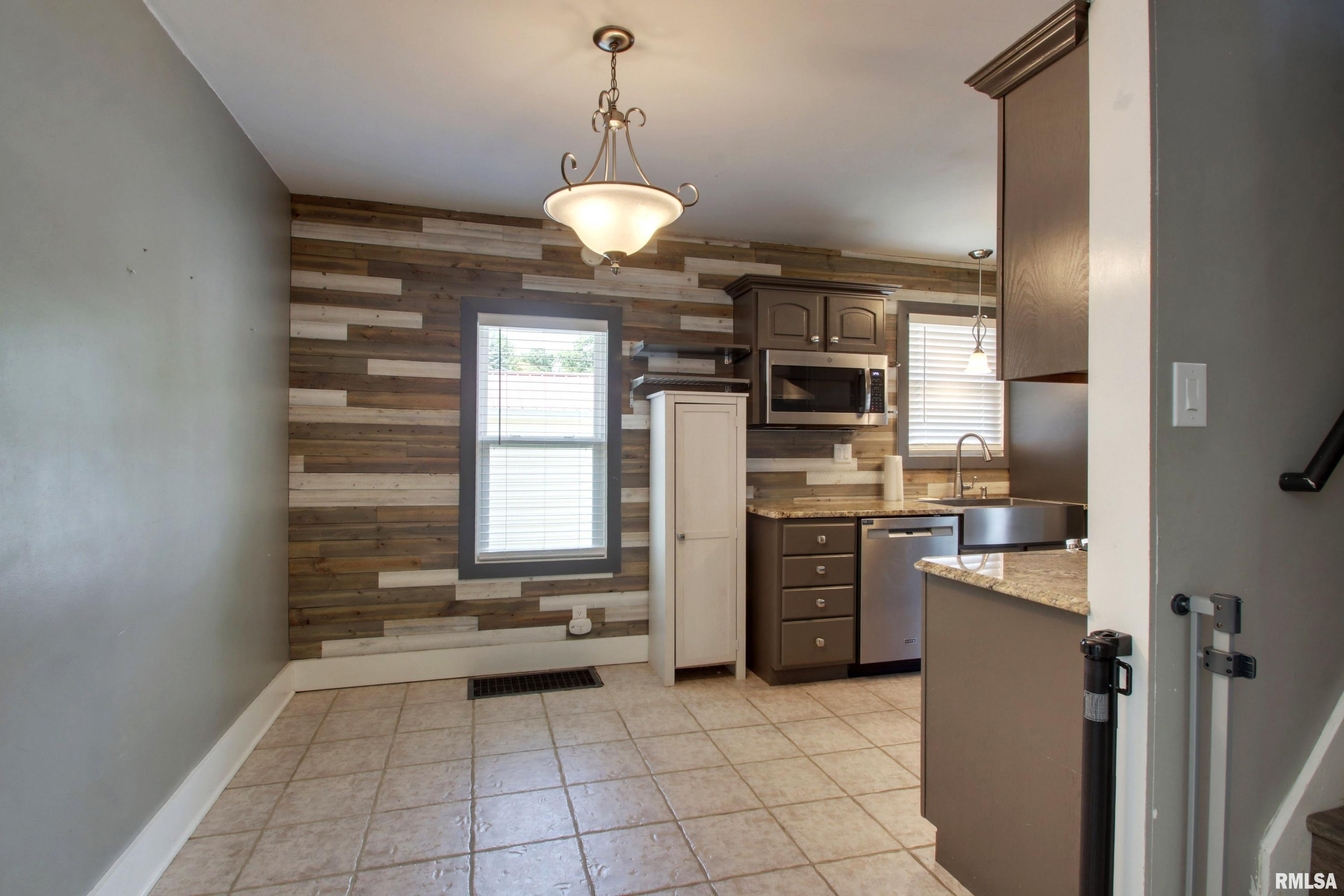 1300 South 24th Street Quincy, IL 62301 - Photo 5 of 24