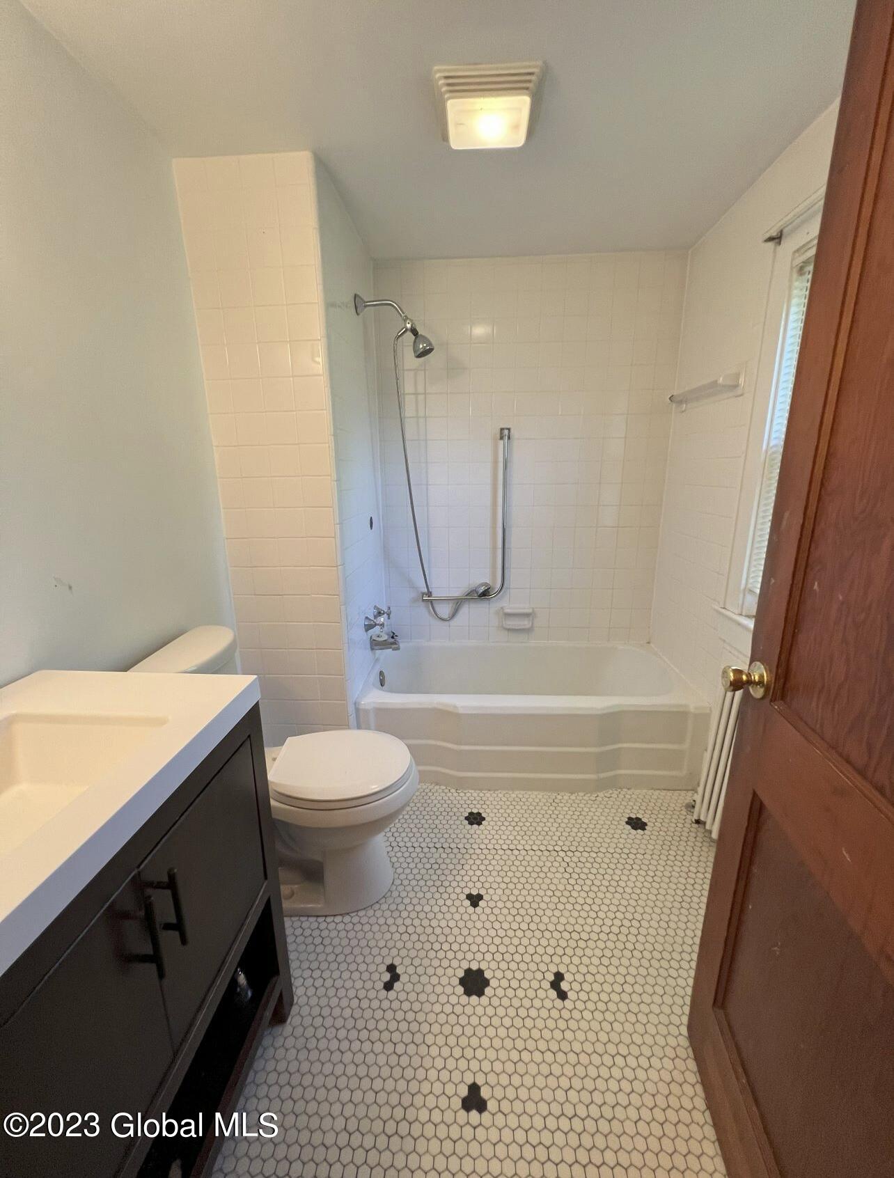 648 Feura Bush Road Bethlehem, NY 12054 - Photo 4 of 18 IMG_4574