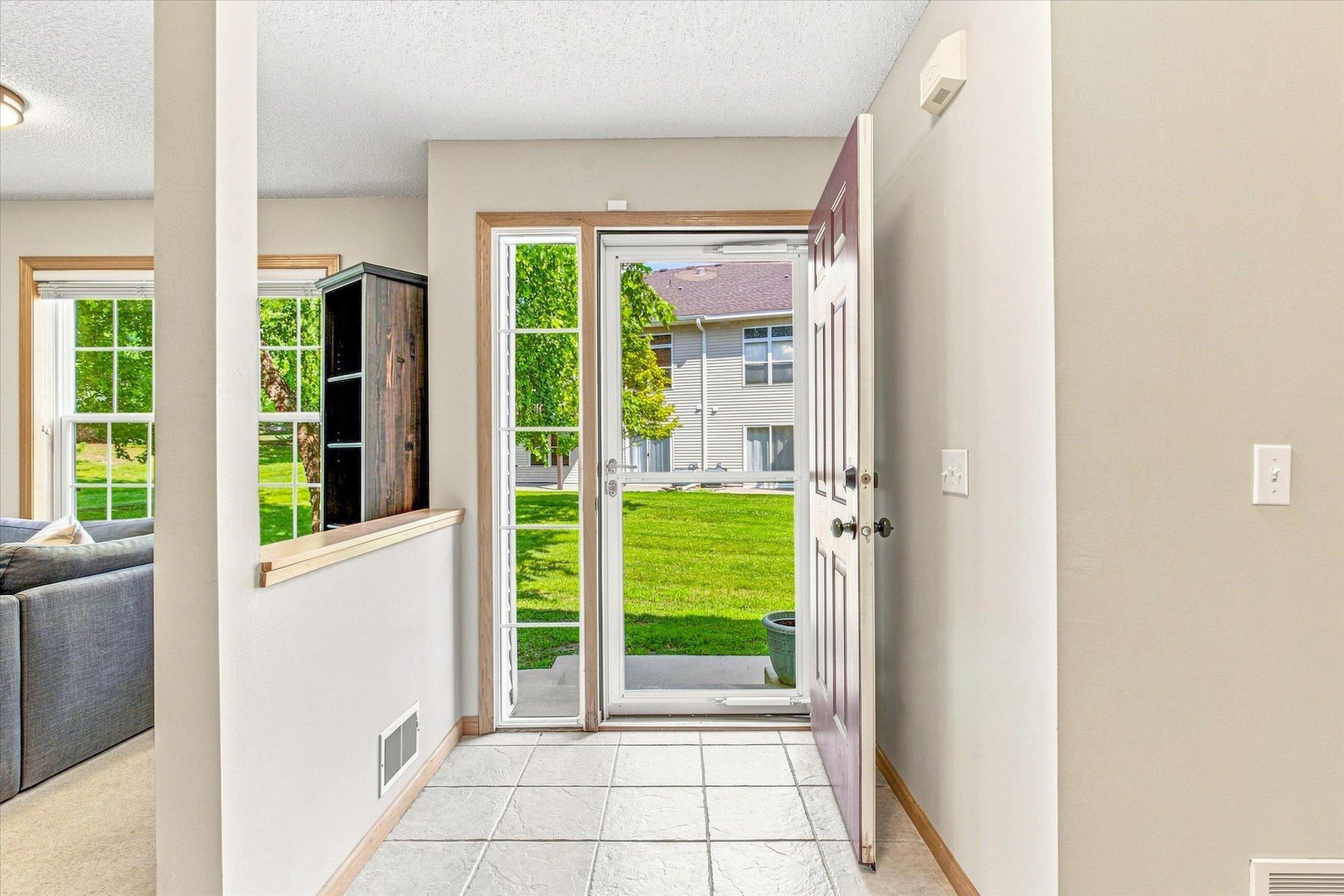 2442 Autumn Ridge Court Chanhassen, MN 55317 - Photo 6 of 43 Gallery Image 6