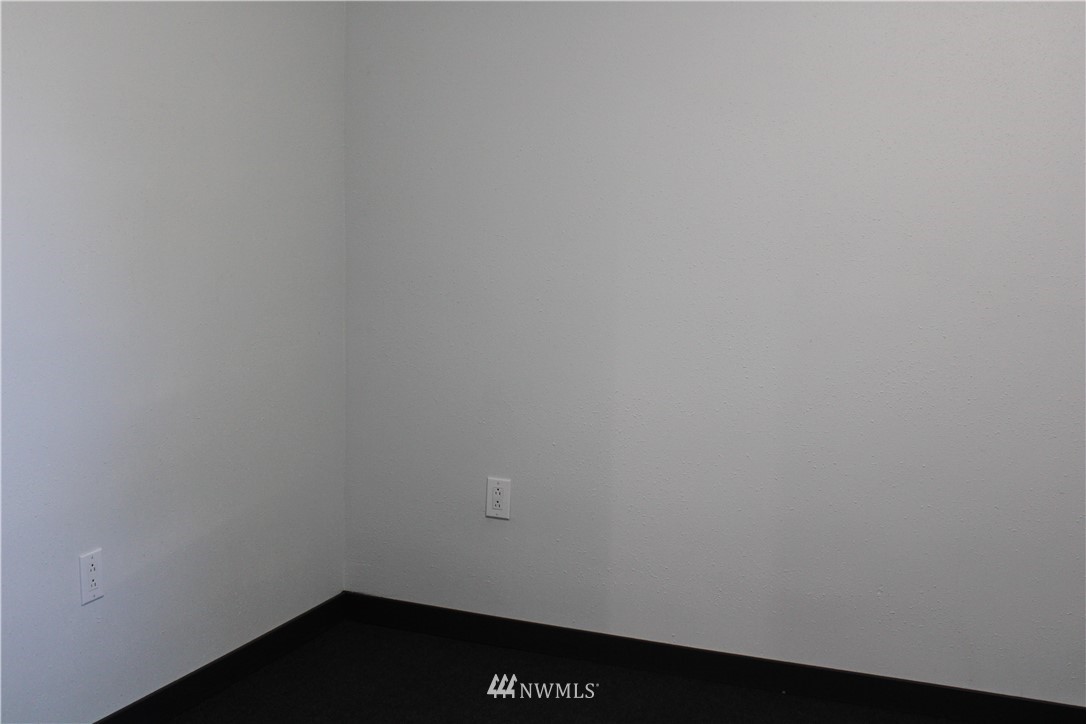 2882 East Badger Road Everson, WA 98247 - Photo 33 of 40 a view of a small space