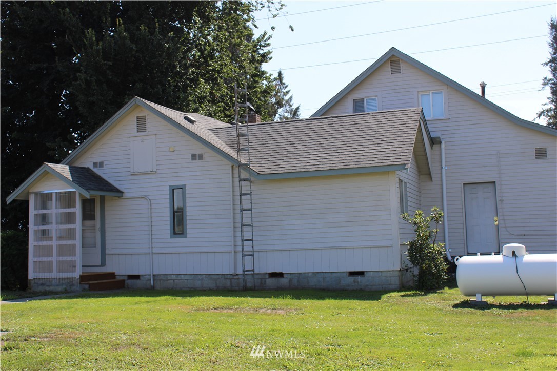 2882 East Badger Road Everson, WA 98247 - Photo 36 of 40 a front view of a house with a yard
