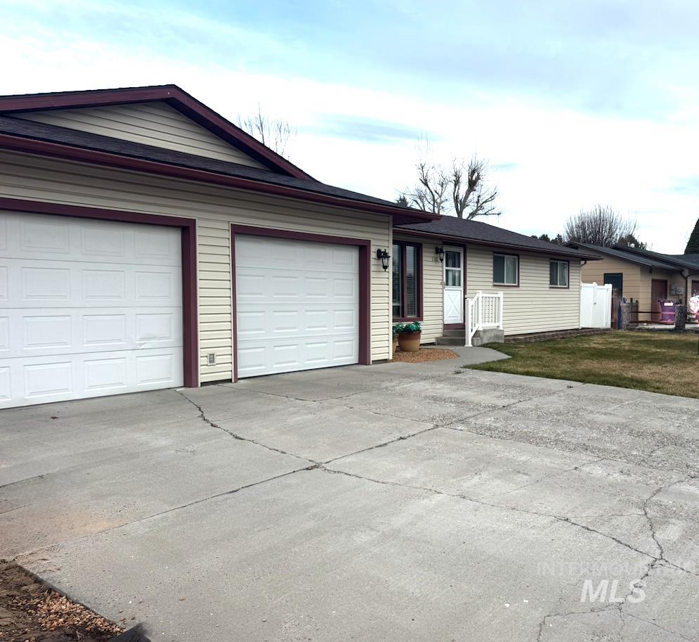 1145 Utah Street Gooding, ID 83330 - Photo 3 of 50 Ranch-style house featuring driveway, a garage, and a front lawn