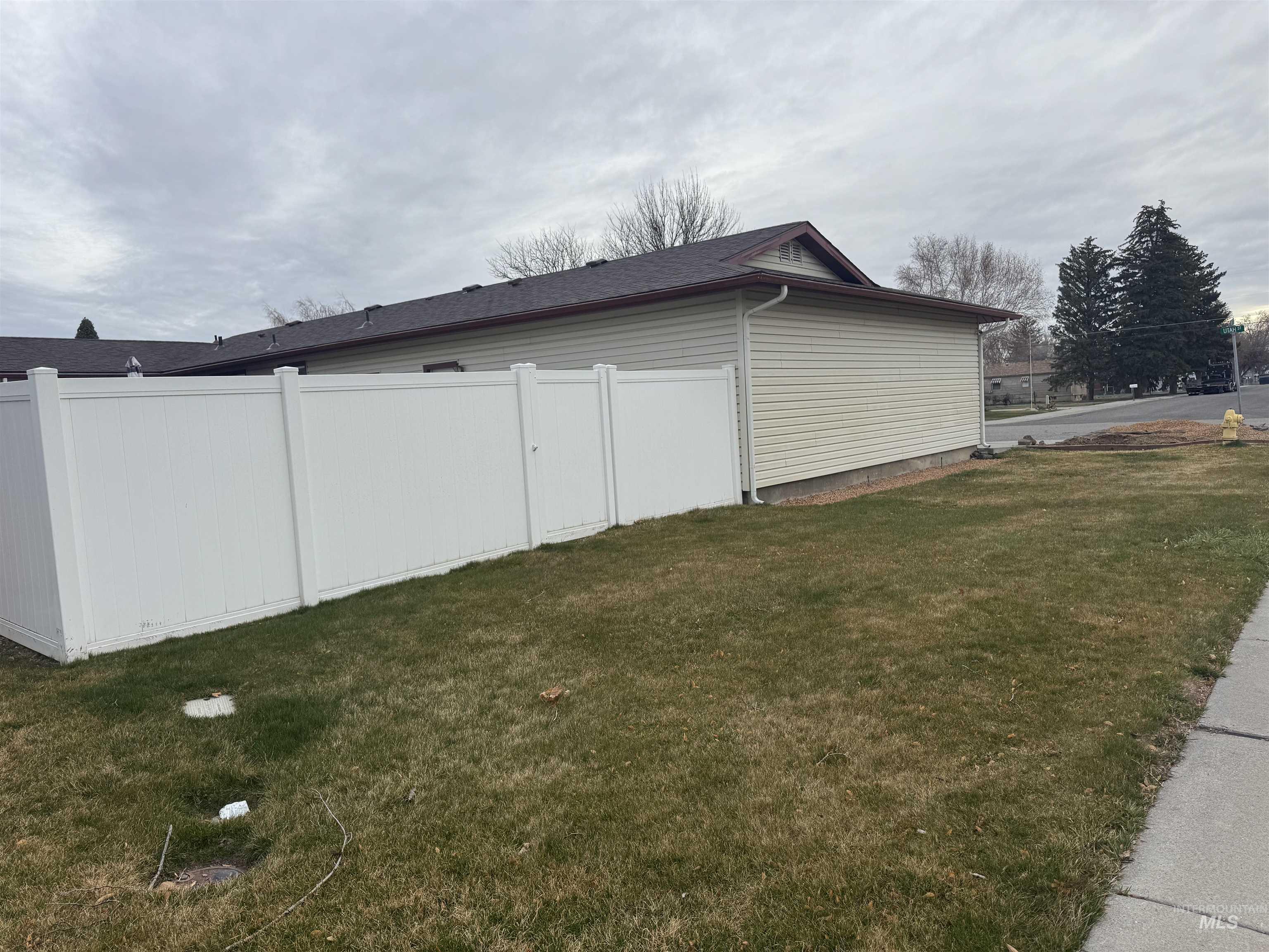 1145 Utah Street Gooding, ID 83330 - Photo 5 of 50 View of side of home