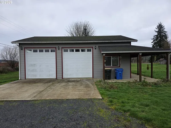 a front view of house with yard