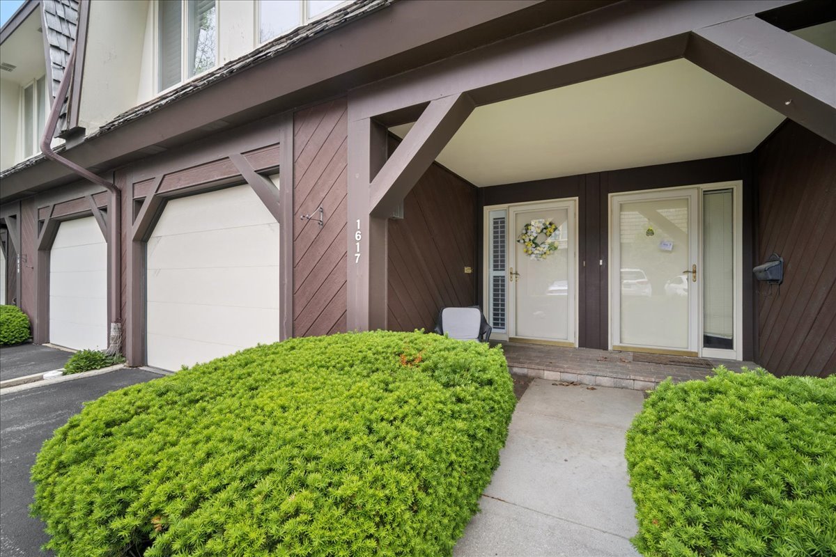 1617 Winnetka Road, Unit 1617 Glenview, IL 60025 - Photo 2 of 25