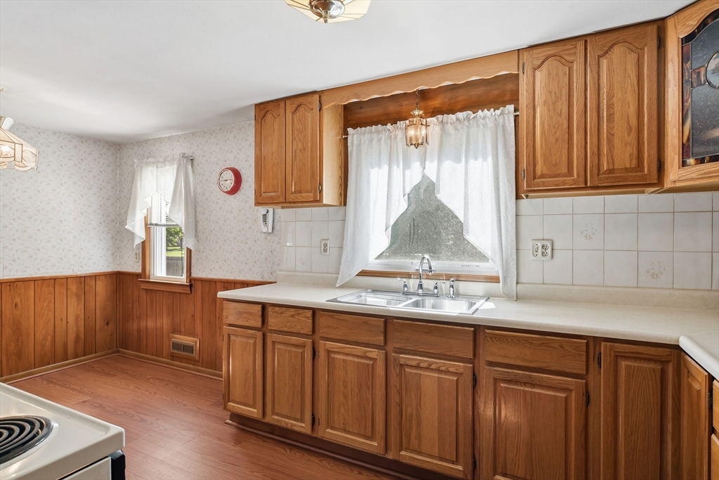 315 Porter Road East Longmeadow, MA 01028 - Photo 16 of 39