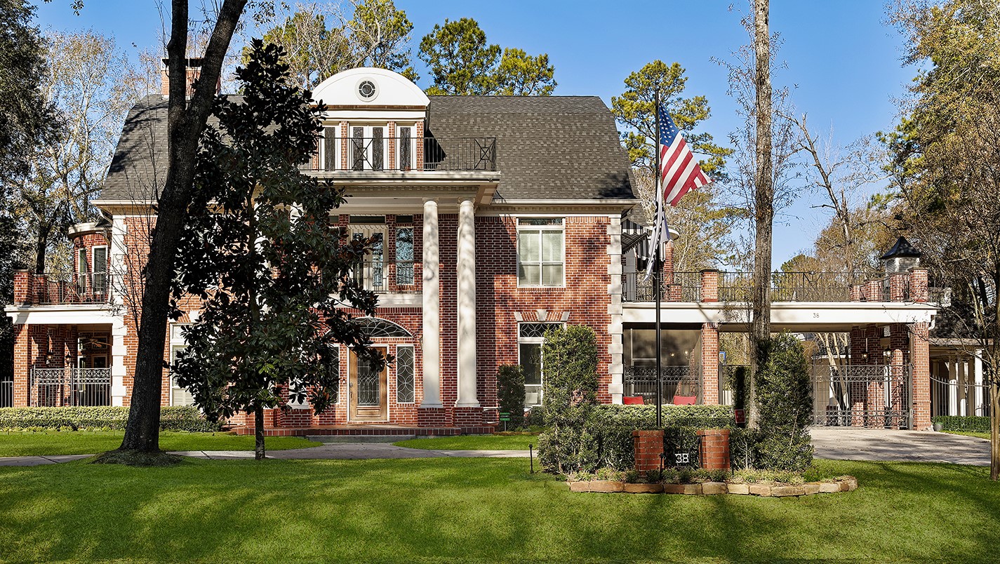 Welcome to 38 Grogans Point Rd!