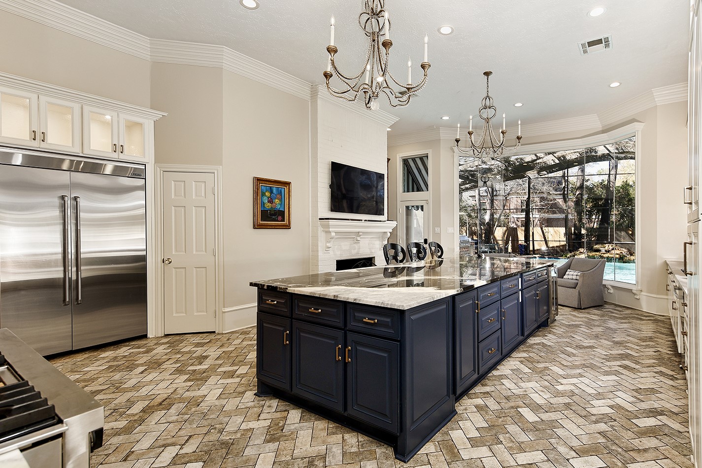38 Grogans Point Road The Woodlands, TX 77380 - Photo 14 of 50 a large kitchen with a stove a sink dishwasher and a refrigerator
