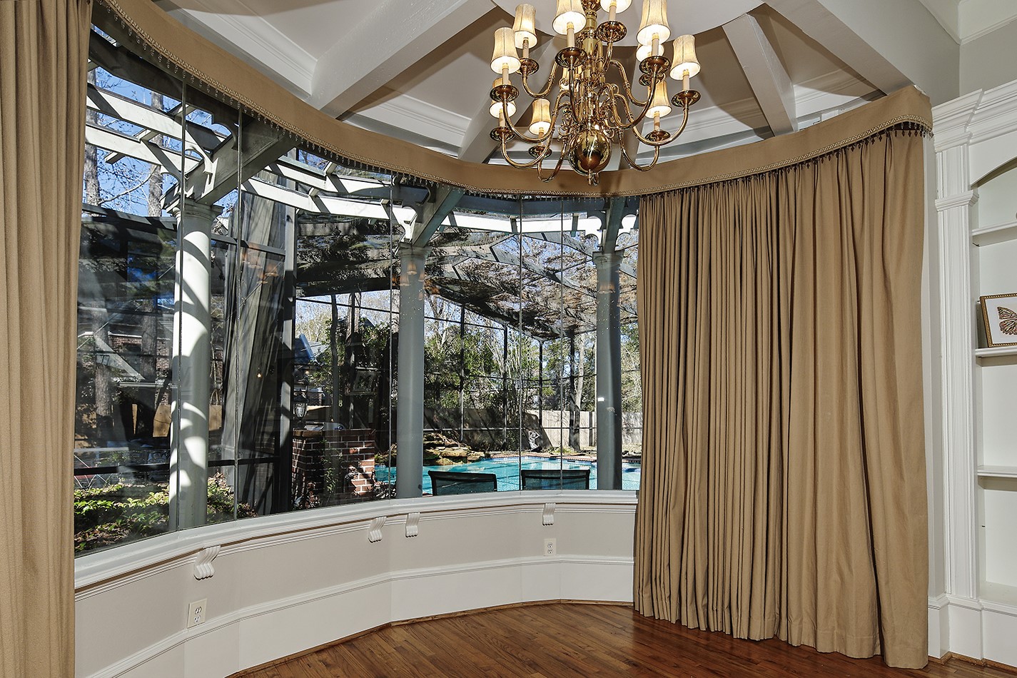 38 Grogans Point Road The Woodlands, TX 77380 - Photo 21 of 49 Primary sitting area with scenic view