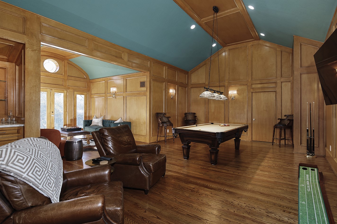 38 Grogans Point Road The Woodlands, TX 77380 - Photo 41 of 49 Third floor game room and bar