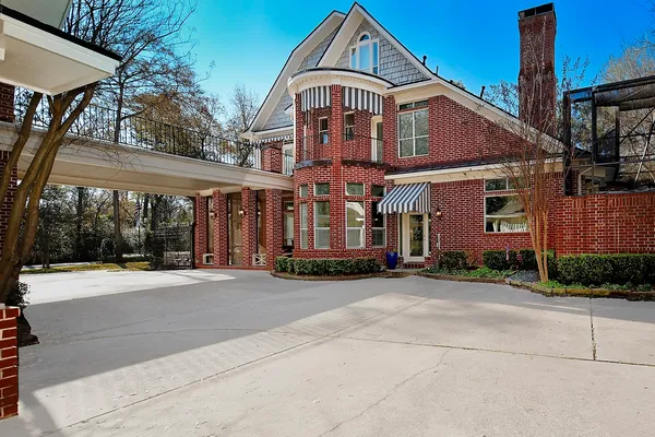 $2,250,000 | 38 Grogans Point Road, The Woodlands, TX 77380