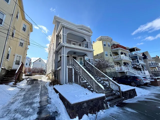 $2,800 | 21 Oakland Avenue, Unit 2, Everett, MA 02149