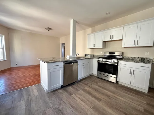 $2,600 | 21 Oakland Avenue, Unit 2, Everett, MA 02149