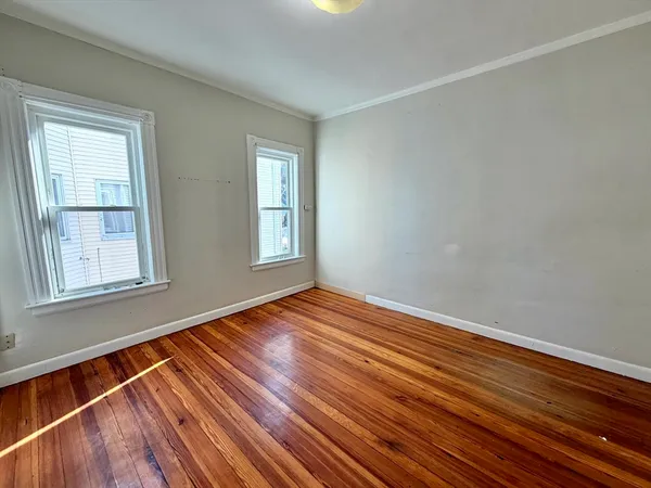 $2,600 | 21 Oakland Avenue, Unit 2, Everett, MA 02149