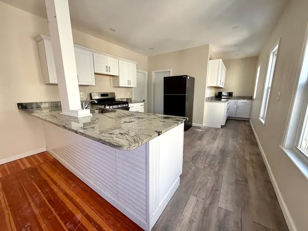 $2,600 | 21 Oakland Avenue, Unit 2, Everett, MA 02149