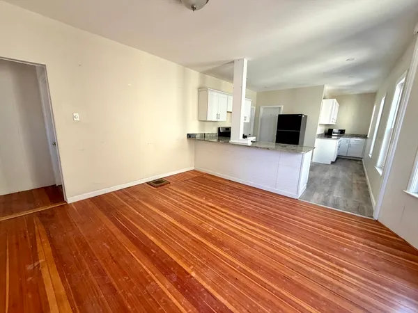 $2,600 | 21 Oakland Avenue, Unit 2, Everett, MA 02149