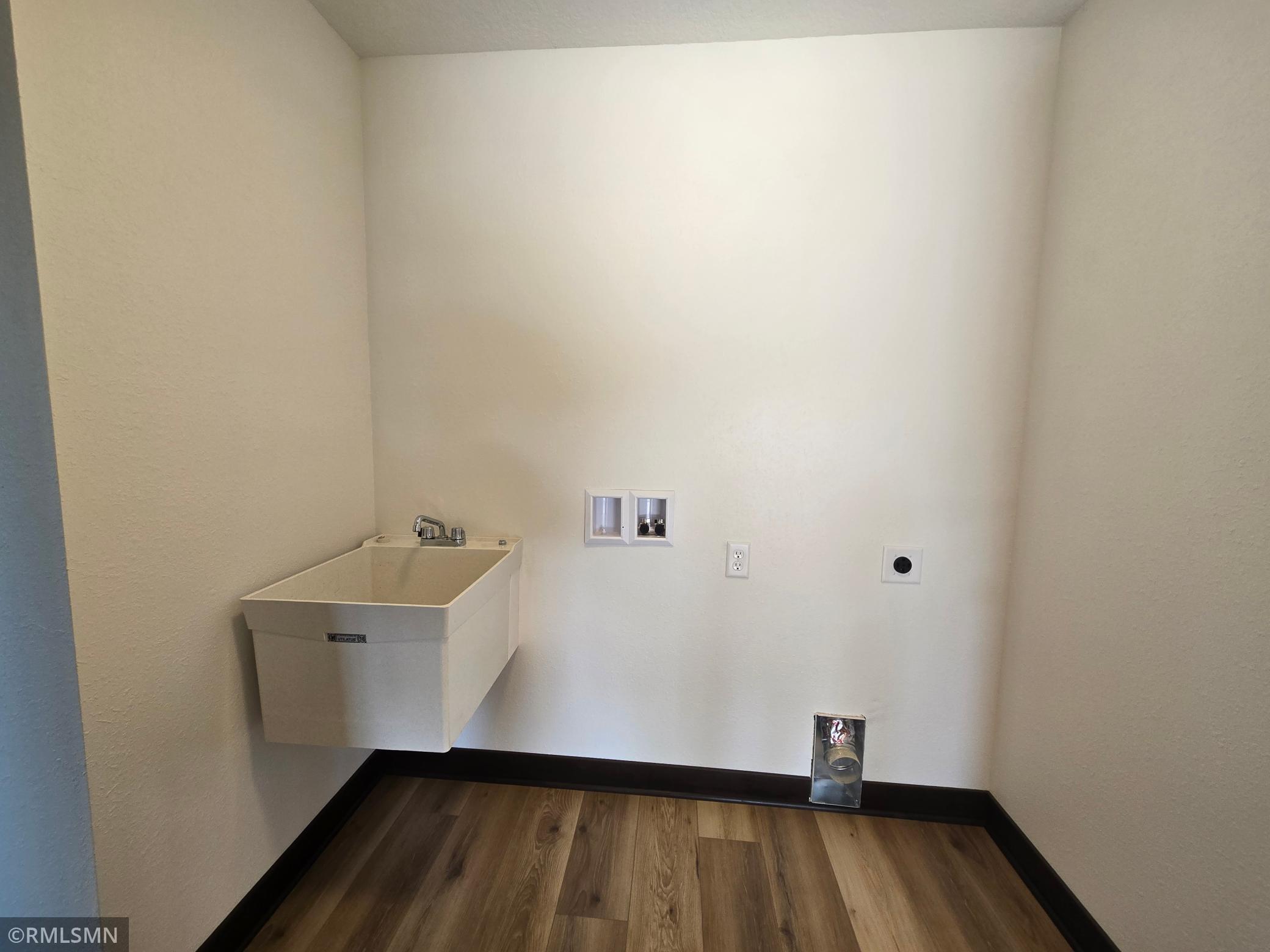 630 Cedar Ridge Avenue Le Center, MN 56057 - Photo 14 of 25