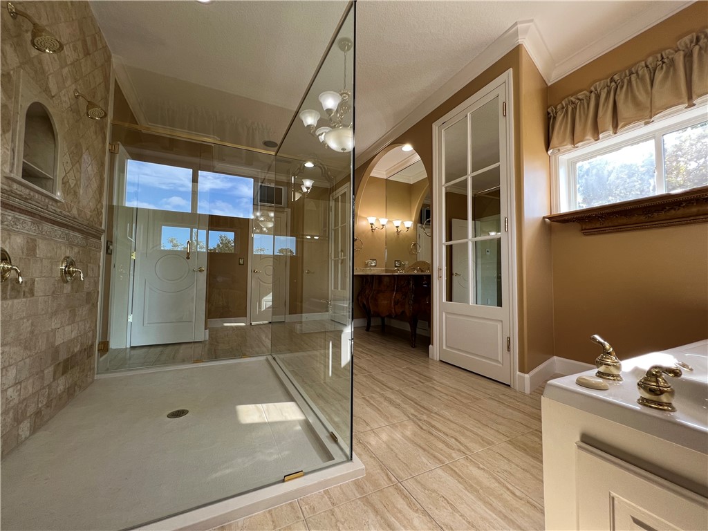 133 Yellow Blf Lane Brunswick, GA 31520 - Photo 22 of 35 3rd floor primary bathroom