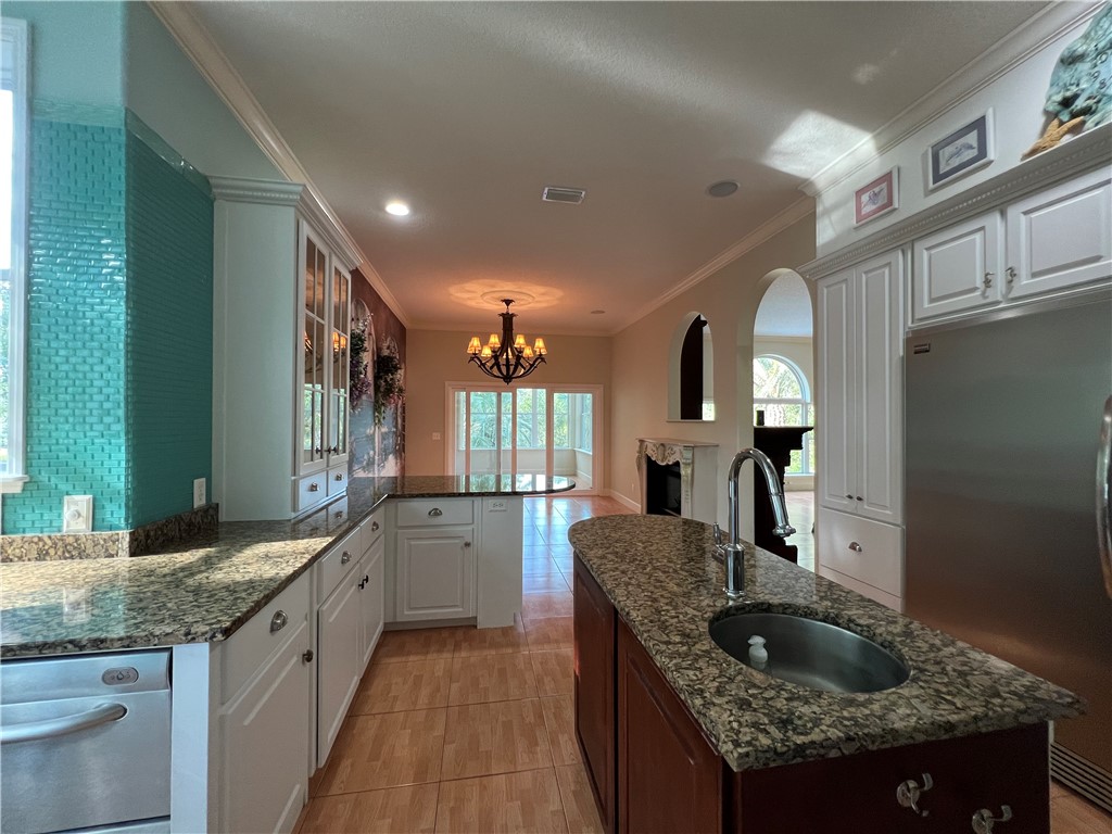 133 Yellow Blf Lane Brunswick, GA 31520 - Photo 10 of 35 2nd floor kitchen