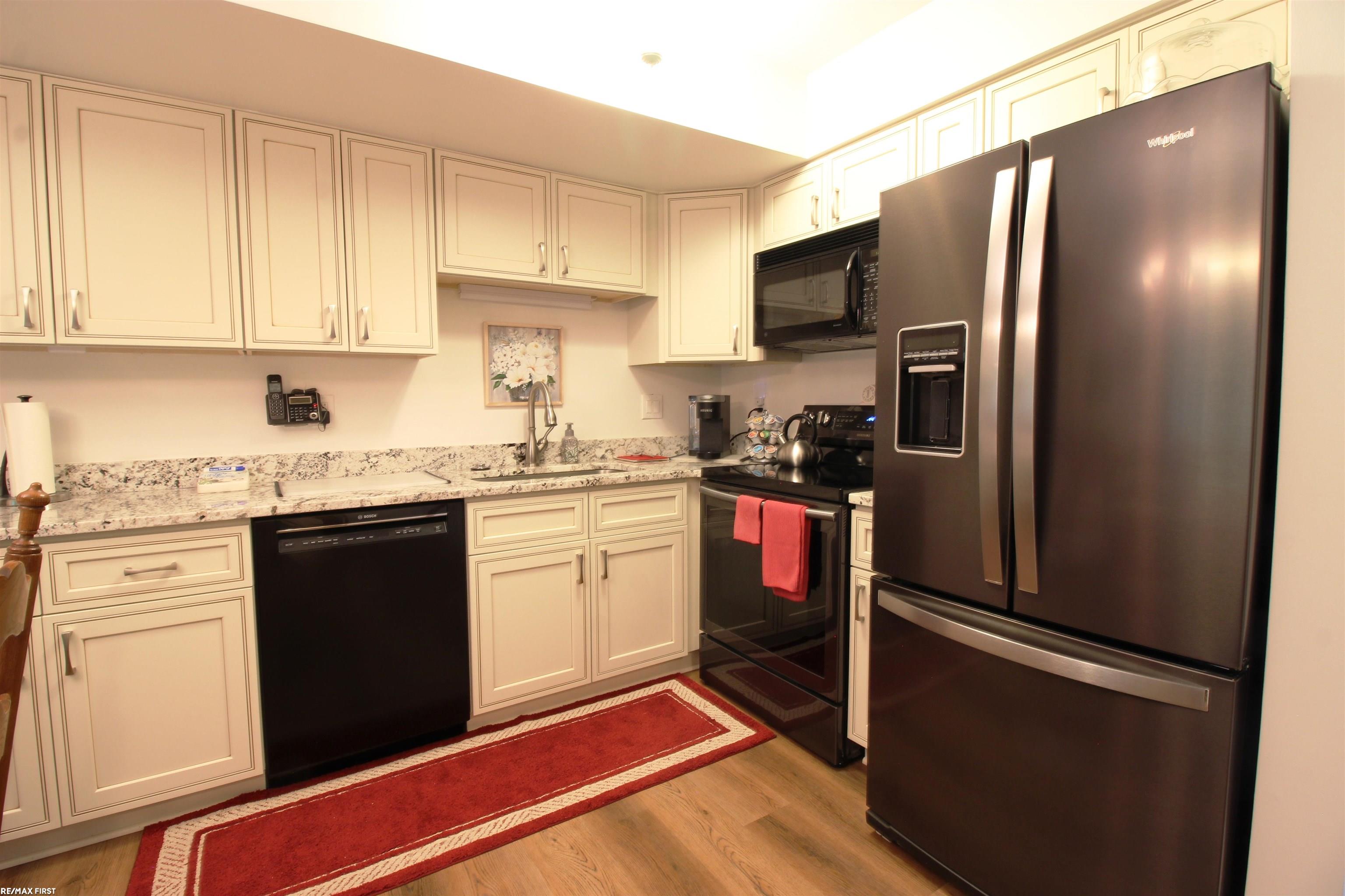 2391 Rochelle Park Drive Rochester Hills, MI 48309 - Photo 10 of 29