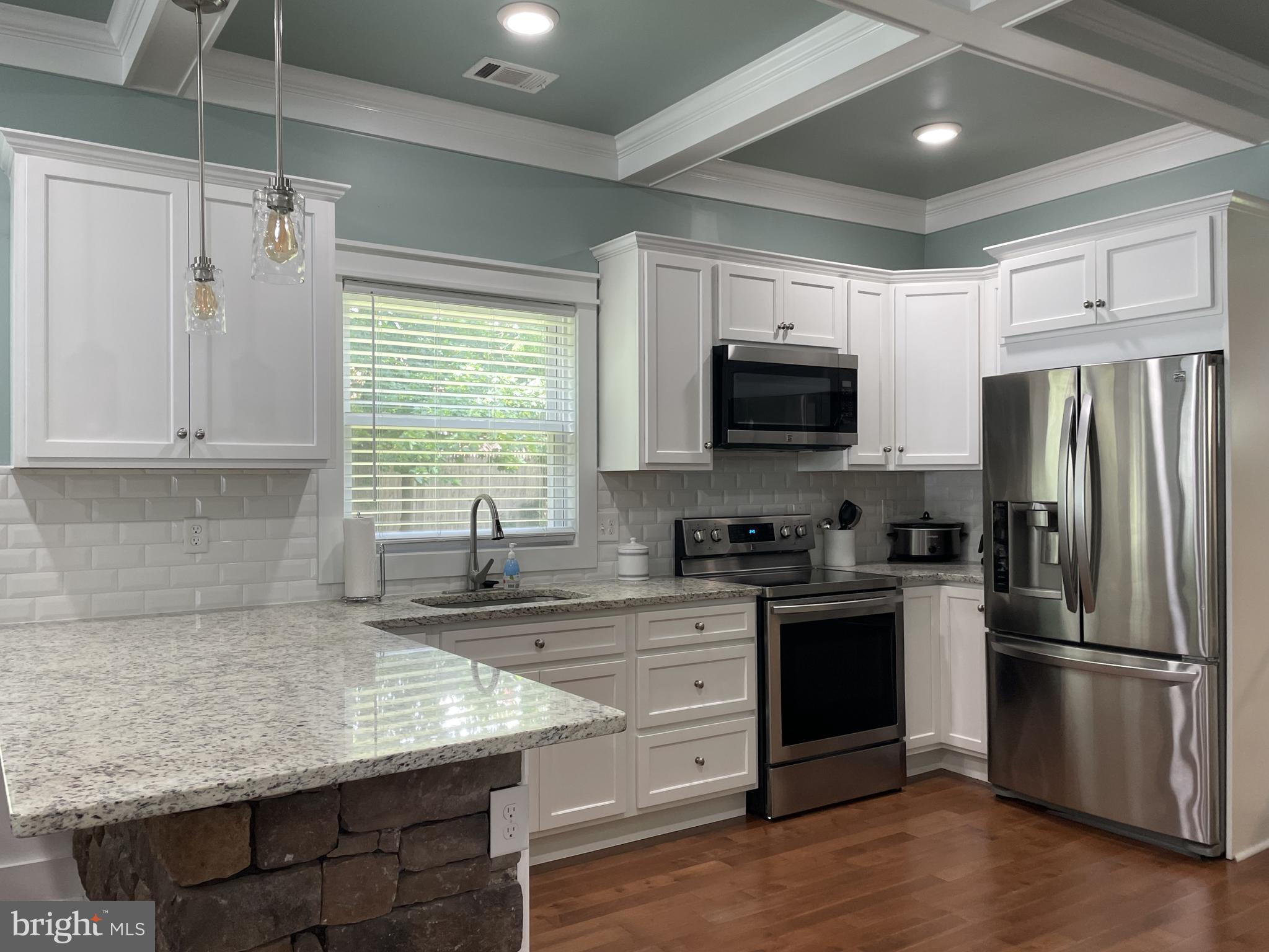 504 Grovethorn Road Middle River, MD 21220 - Photo 5 of 21 Spacious kitchen with granite countertops & SS app