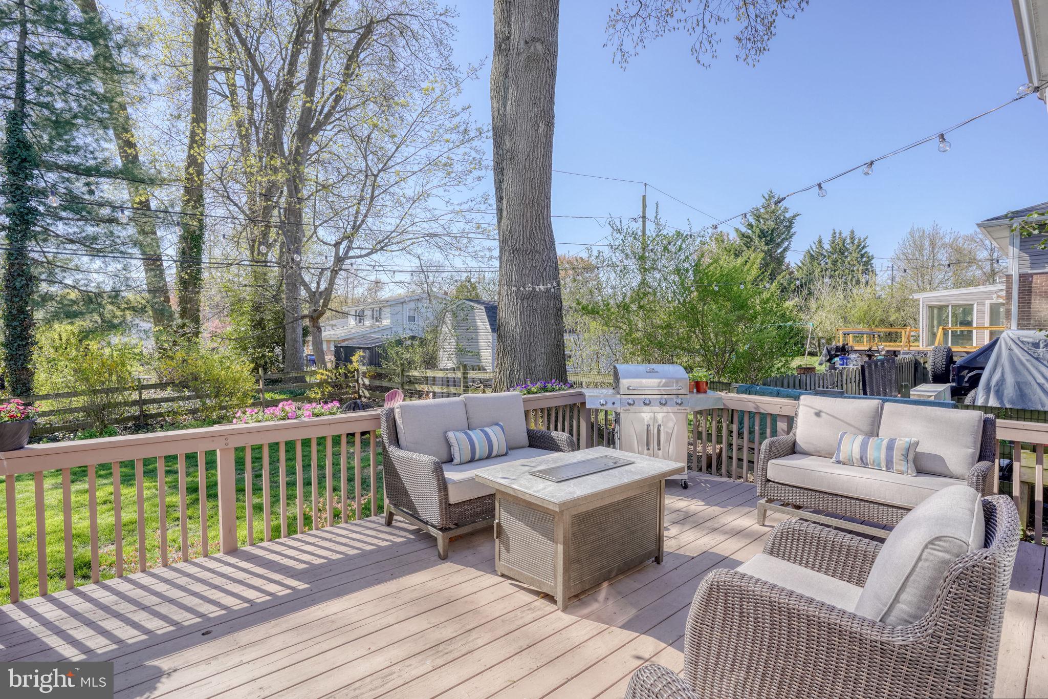 604 Ivydale Road Wilmington, DE 19803 - Photo 32 of 35 Sunny deck with lush greenery.