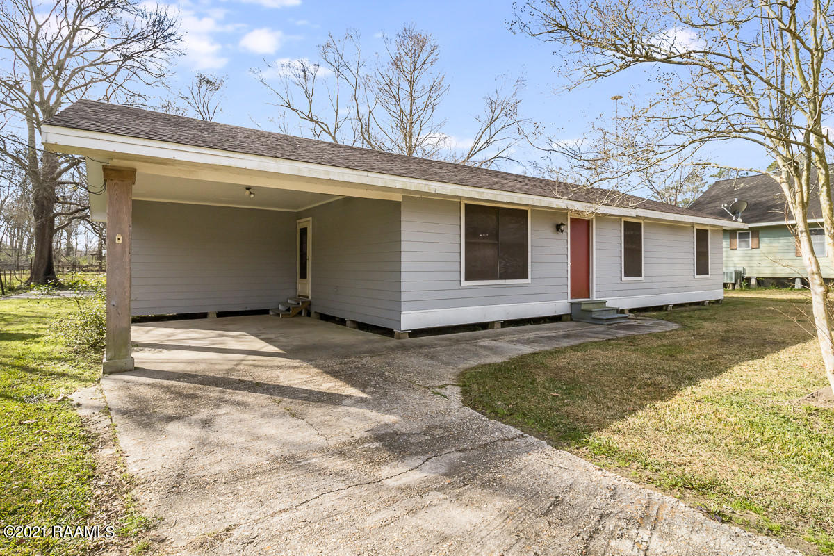 324 Tony Road Church Point, LA 70525 - Photo 2 of 15 324 Tony Road Side View of the home