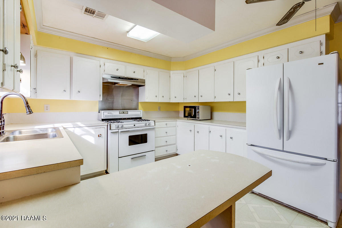 324 Tony Road Church Point, LA 70525 - Photo 6 of 15 324 Tony Road Kitchen