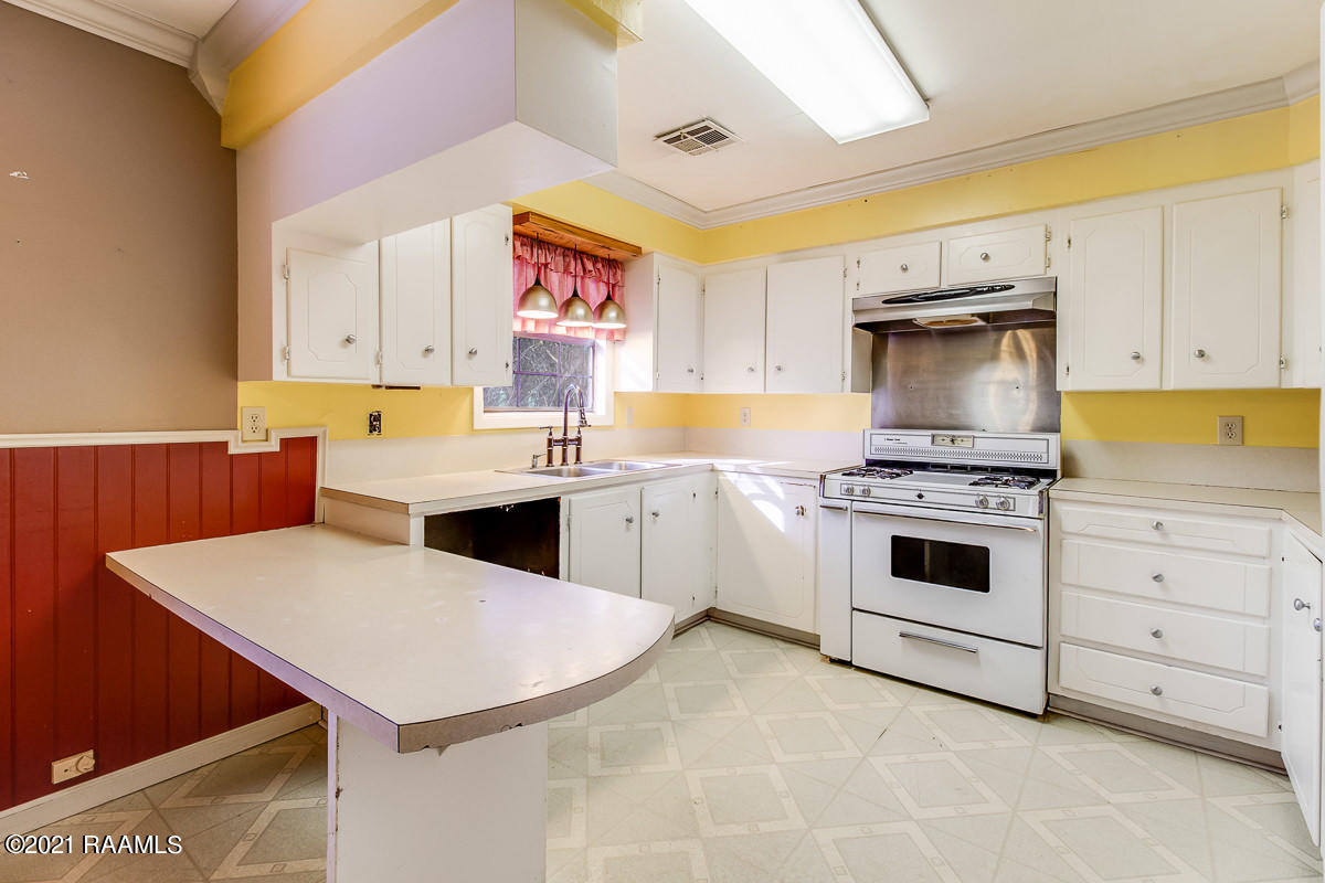 324 Tony Road Church Point, LA 70525 - Photo 7 of 15 324 Tony Road Kitchen