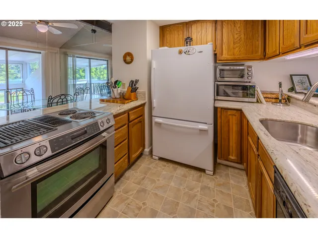 $249,000 | 43605 Highway 38, Unit 41, Reedsport, OR 97467