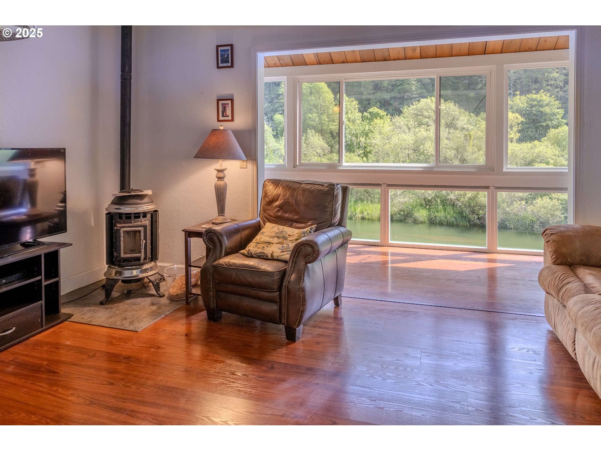 43605 Highway 38, Unit 41 Reedsport, OR 97467 - Photo 10 of 37 Living Room