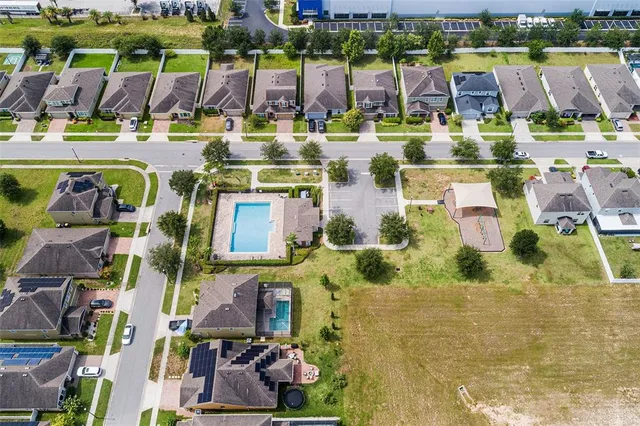 a sign that is sitting on a brick wall