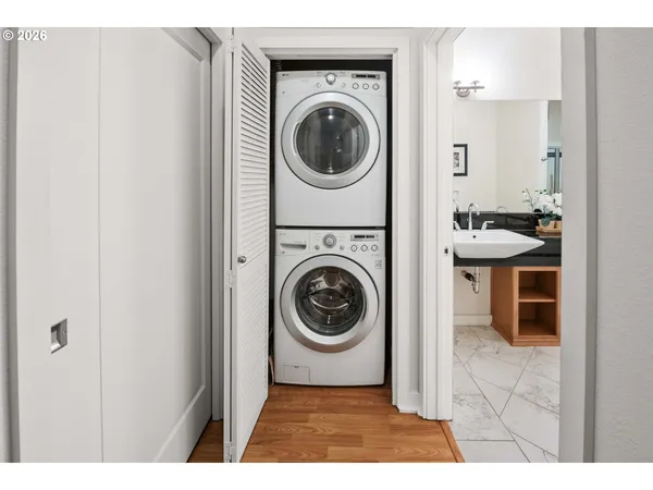 a view of a bedroom with washer and dryer
