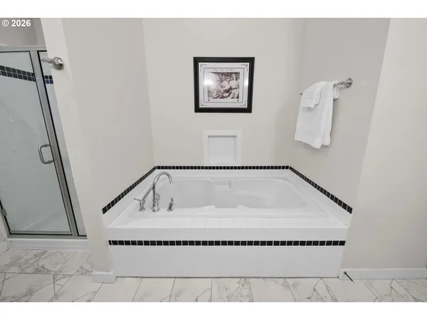 a picture of a bathroom