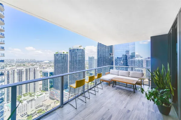 $4,700 | 1010 Brickell Avenue, Unit 4411, Miami, FL 33131