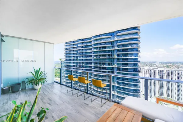 $4,700 | 1010 Brickell Avenue, Unit 4411, Miami, FL 33131