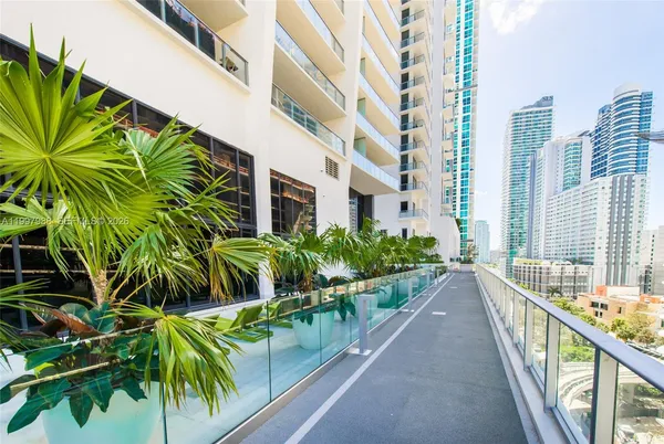 $4,700 | 1010 Brickell Avenue, Unit 4411, Miami, FL 33131