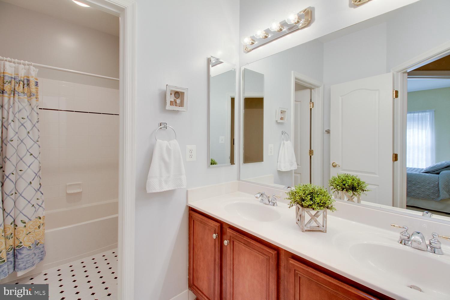 21516 Inman Park Place Ashburn, VA 20147 - Photo 16 of 22 Full Bath upstairs - 2 sinks