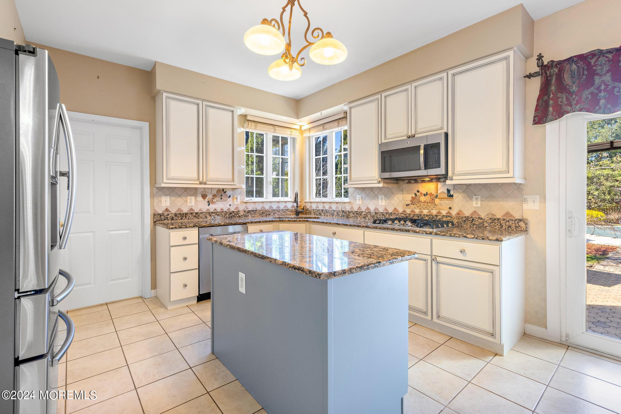 339 Rock Oak Road Freehold, NJ 07728 - Photo 17 of 55 339RockOak-16