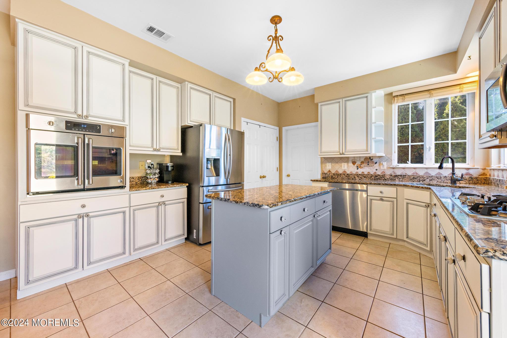 339 Rock Oak Road Freehold, NJ 07728 - Photo 18 of 55 339RockOak-17