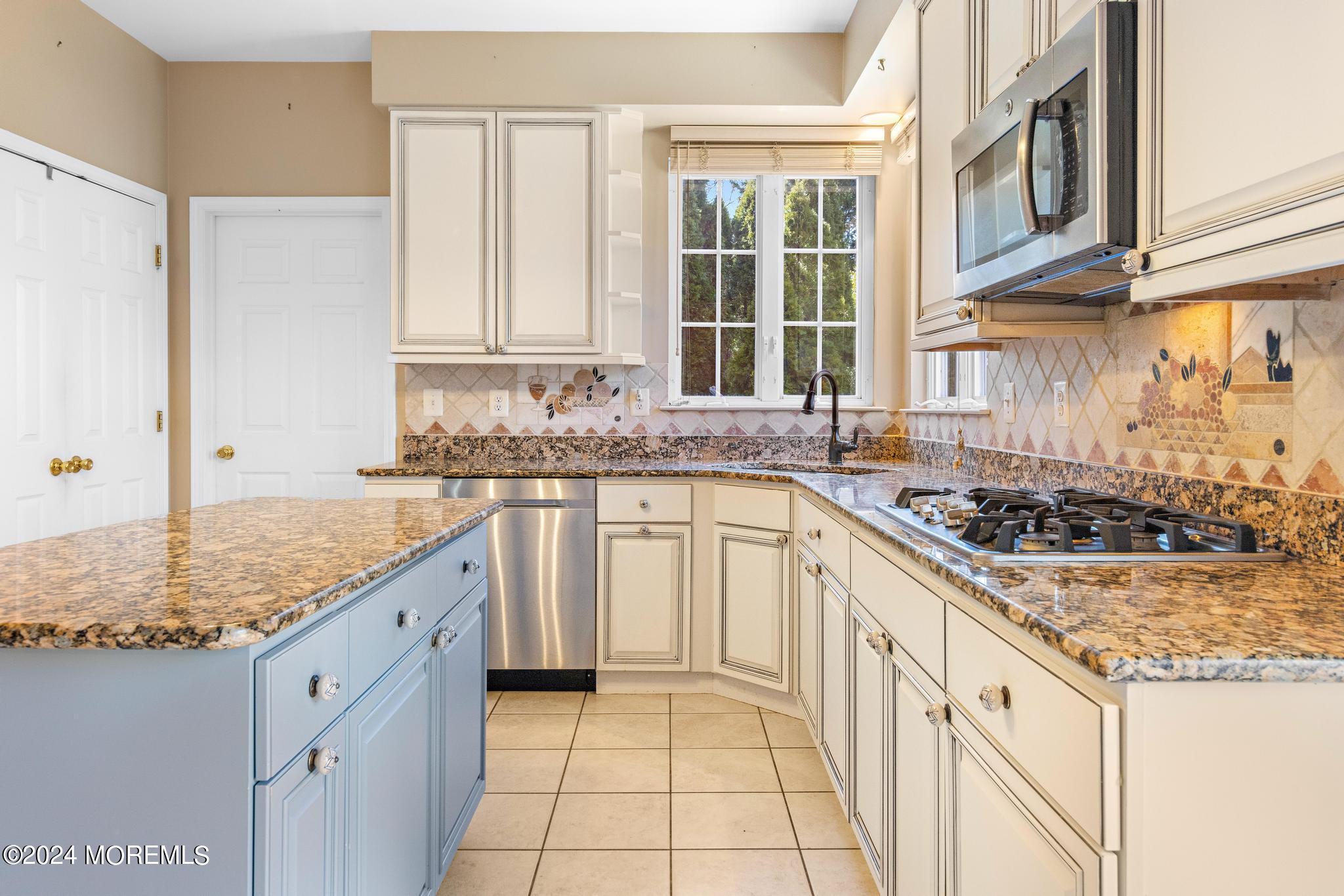 339 Rock Oak Road Freehold, NJ 07728 - Photo 20 of 55 339RockOak-19