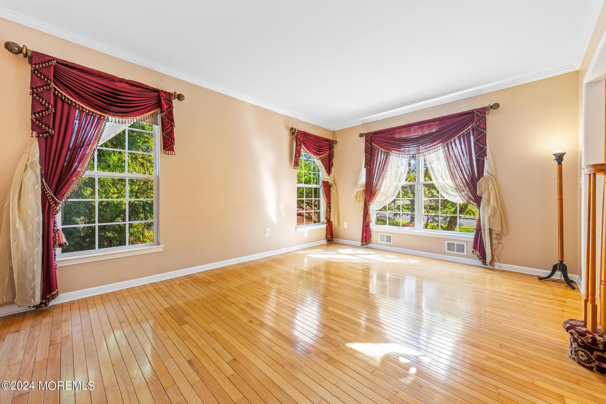 339 Rock Oak Road Freehold, NJ 07728 - Photo 9 of 55 339RockOak-25
