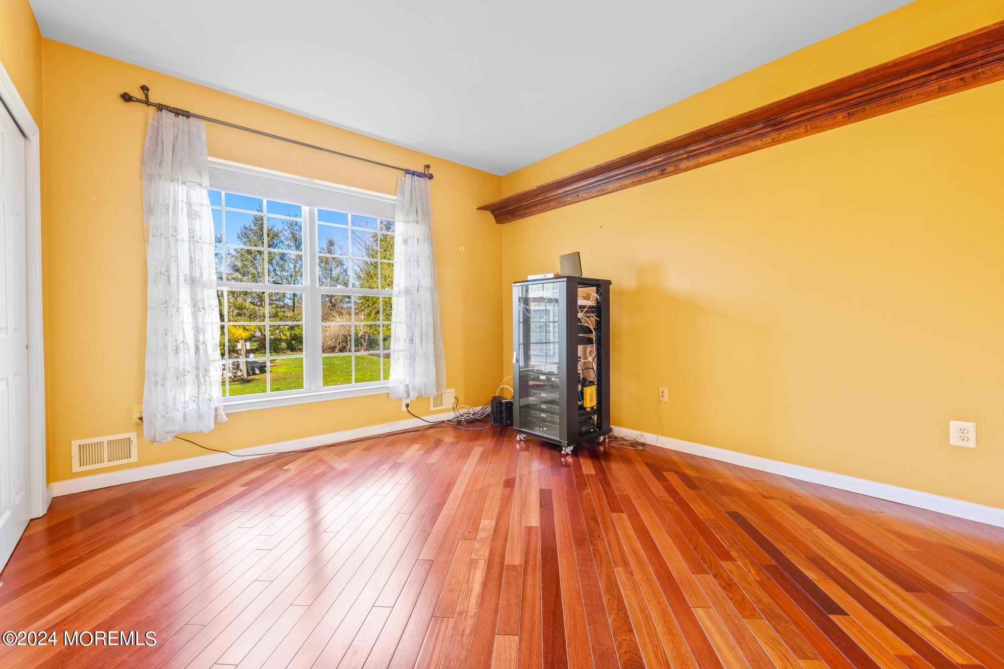 339 Rock Oak Road Freehold, NJ 07728 - Photo 10 of 55 339RockOak-28