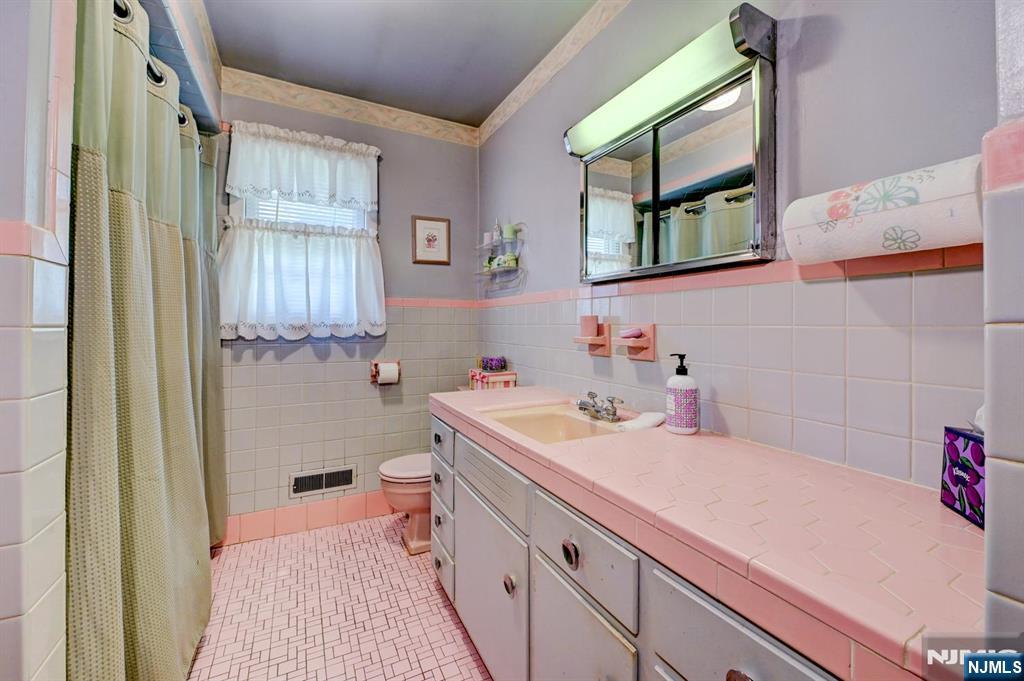 176 Pompton Road Haledon, NJ 07508 - Photo 23 of 35
