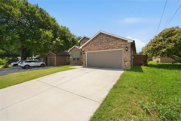 $2,700 | 2125 Beaumont Street, Grand Prairie, TX 75051