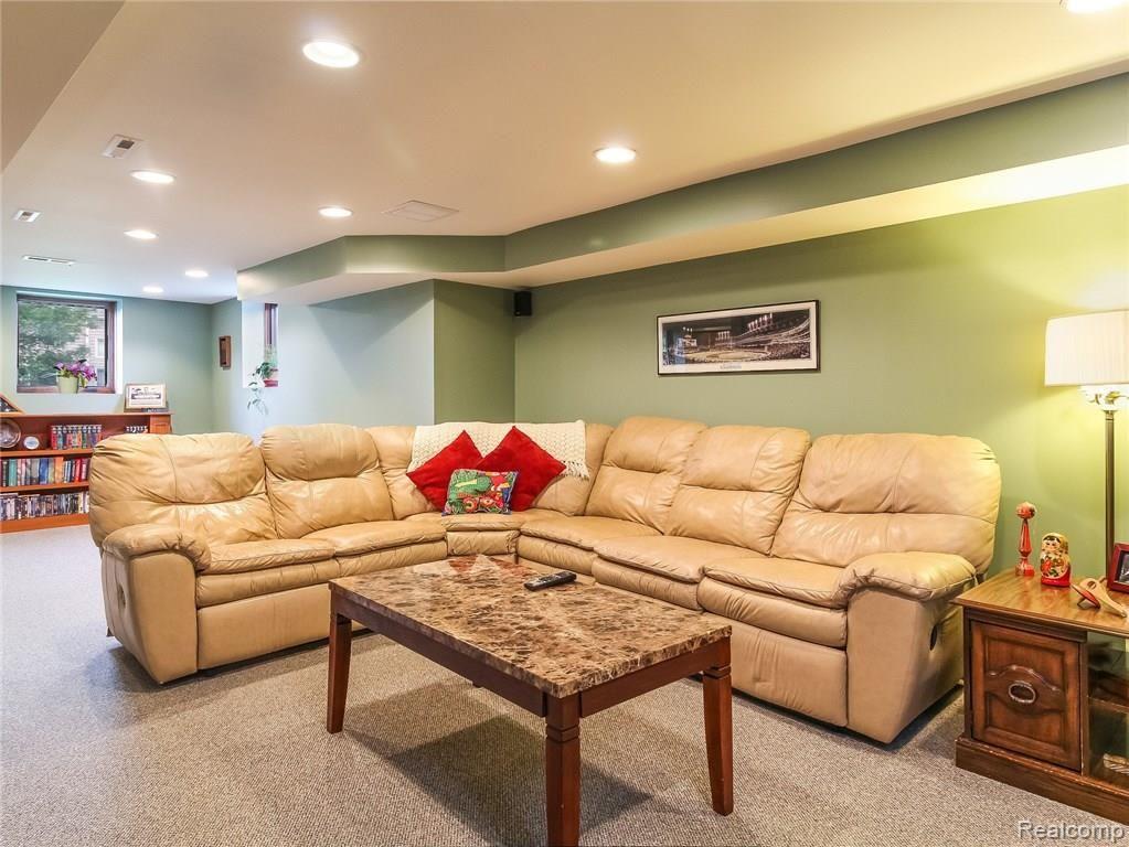 4197 Bold Meadows Rochester, MI 48306 - Photo 23 of 60 042-4745756-medium4x3.jpg
