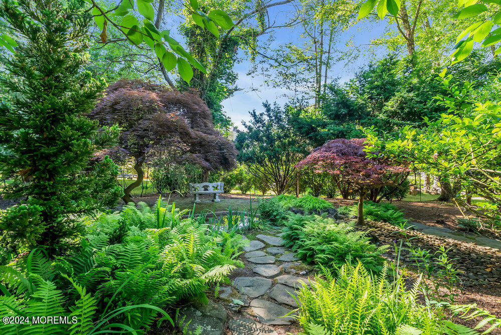 16 Buttonwood Lane Rumson, NJ 07760 - Photo 4 of 48 a backyard of a house with lots of green space